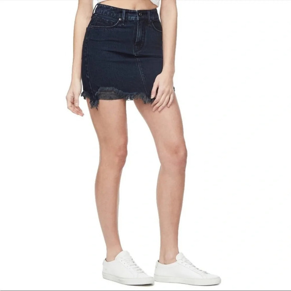 ✨NWT Good American Dark Wash Blue High Rise Frayed Hem Denim Jean Mini Skirt 26 - Picture 9 of 9